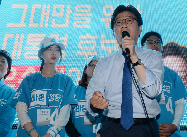유승민 전 의원과 '교수 임용 특혜' 의혹이 불거진 딸 유담 씨.&nbsp;ⓒ뉴스1&nbsp;