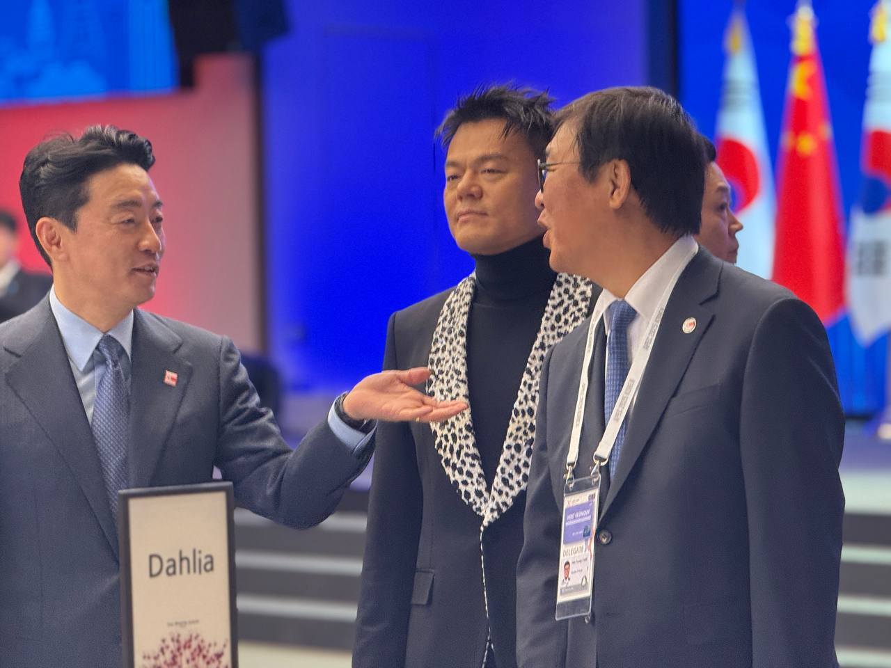 강훈식 비서실장과&nbsp;박진영 대중문화교류위원회 공동위원장, 최휘영 문화체육관광부 장관 . ⓒ강훈식 페이스북