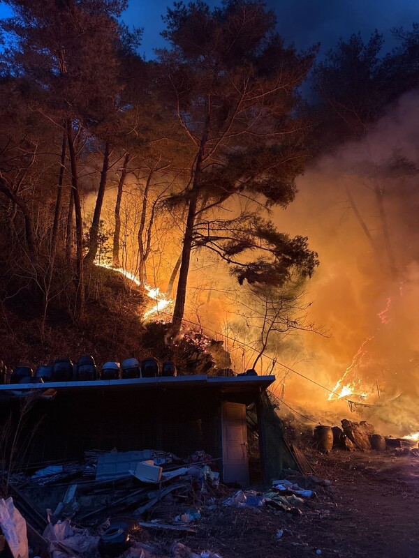 강원 인제 기린면 현리 산불 현장. ⓒ강원도소방본부 제공