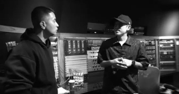 유승준과 저스디스. ⓒ유튜브 채널 'THISISJUSTHIS'