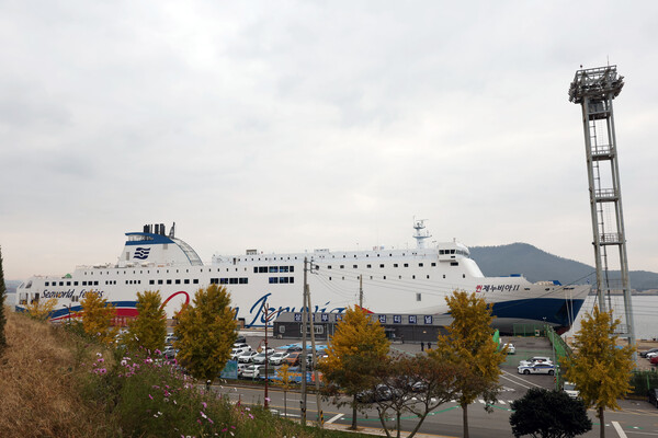 퀸제누비아2호가 20일 전남 목포시 산정동 삼학부두에 정박한 모습.&nbsp;ⓒ뉴스1&nbsp;