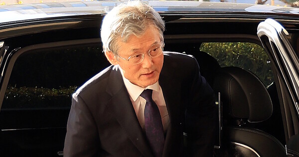 조희대 대법원장이 4일 서울 서초구 대법원으로 출근하고 있다. ⓒ 뉴스1