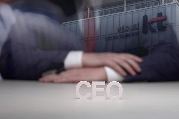 KT 대표이사 선임 과정은 기업 규모에 어울리지 않게 체계성이 떨어지고 투명하지 못하다는 지적이 꾸준히 제기된다.&nbsp;그 결과 KT는 경쟁력 약화를 대가로 치르고 있다. ⓒ허프포스트코리아