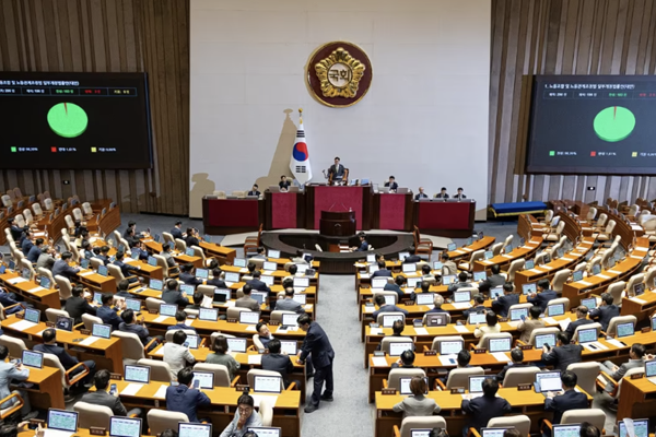 8월24일 서울 영등포구 여의도 국회에서 열린 제428회 국회 제2차 본회의에서 노동조합 및 노동관계조정법&nbsp; 개정안법률안이 가결되고 있는 모습. ⓒ뉴스1