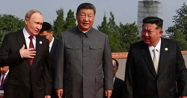 김정은 북한 국무위원장(가장 오른쪽)이 지난 9월3일 중국의 80주년 정승절 열병식에 참석하고 있다. ⓒ타임지 홈페이지