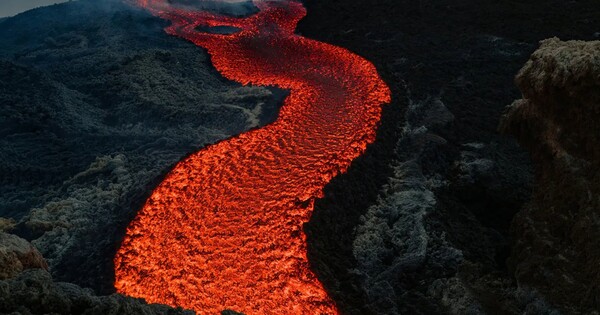 이탈리아의 에트나 산에서 용암이 흐르고 있다. ⓒ타임지 홈페이지