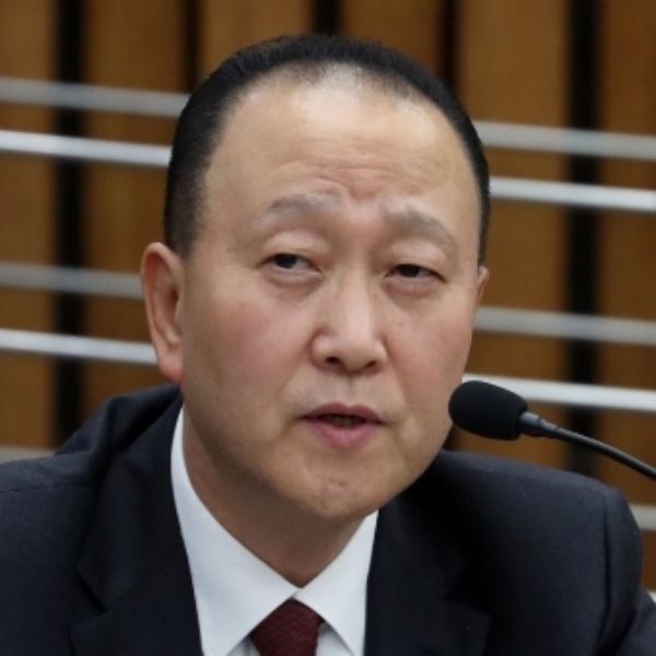 일성아이에스 자사주 46.15% 어쩌나... 삼진제약 백기사 나선 윤석근의 ... - 뉴스 썸네일 이미지