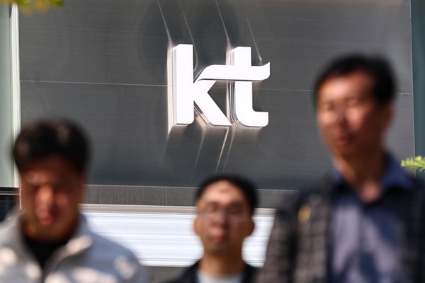 KT 사외이사의 자격 논란이 불거지며 KT 대표이사 선임 과정의 정당성이 흔들리고 있다. ⓒ뉴스1