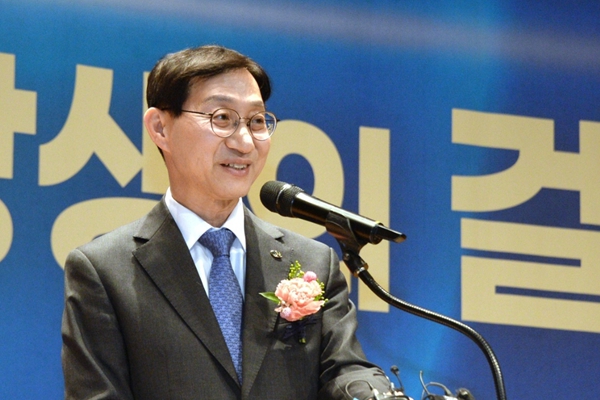 김성주 제19대 국민연금공단 신임 이사장이 17일 전북 전주시 국민연금공단에서 열린 취임식에서 취임사를 하고 있다. ⓒ뉴스1
