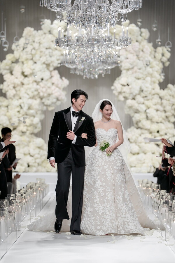 “공양미 머리에 이고…” 김우빈 암투병 당시 신민아가 직접 한 일 : 법륜스님 주례사에서 전부 공개됐다