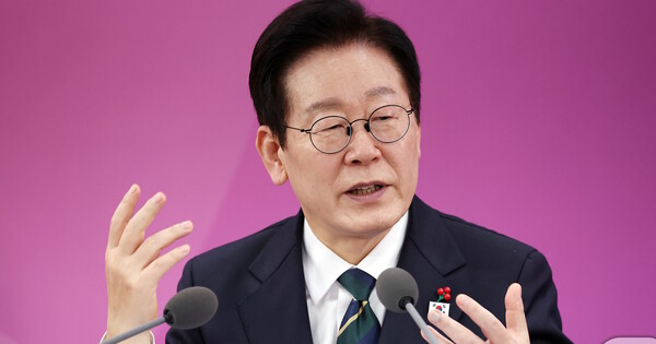 이재명 대통령이 2025년 12월23일 부산 동구 해양수산부 청사에서 열린 해수부 업무보고에서 발언하고 있다. ⓒ 뉴스1