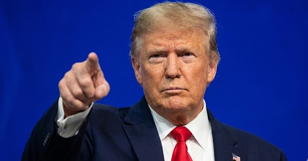 도널드 트럼프 미국 대통령 모습. 사진은 이해를 돕기 위해 AI로 생성한 이미지를 재편집한 것. ⓒ 허프포스트코리아