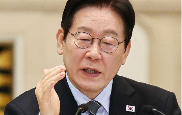 중국을 국빈방문 중인&nbsp;이재명&nbsp;대통령이 7일(현지시각) 중국 상하이의 한 호텔에서 열린 순방 기자단 오찬 간담회에서 발언하고 있다. ⓒ연합뉴스