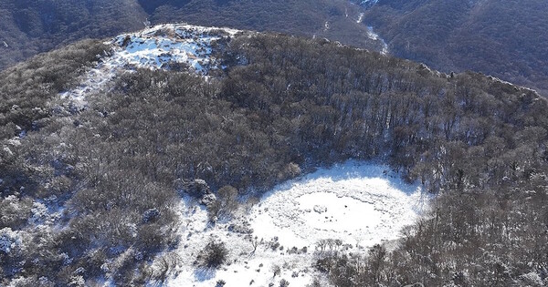 6일 오전 제주시 해안동 어승생악 정상에 눈이 쌓여 있다. ⓒ 연합뉴스