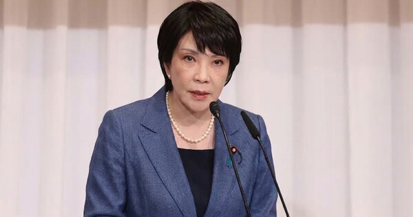 다카이치 사나에 일본 총리 모습. 사진은 이해를 돕기 위해 AI로 생성한 이미지를 재편집한 것. ⓒ 허프포스트코리아