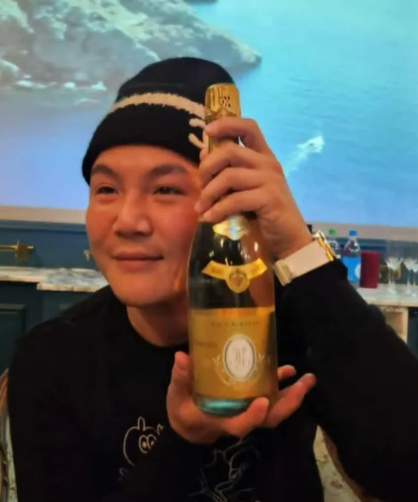 조세호의 조폭 연루설을 제기한 폭로자가 추가로 공개한 사진. ⓒSNS