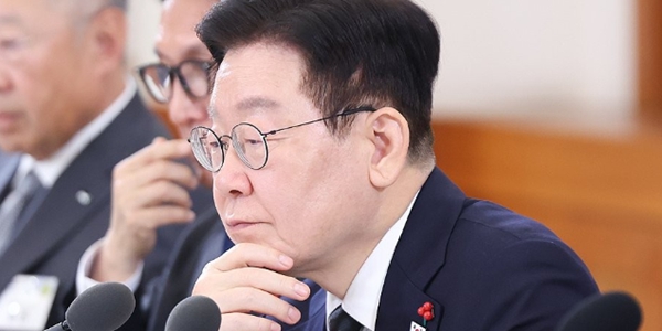 리얼미터가 12일 발표한 이재명 대통령 국정수행 평가에서 긍정평가가 56.8%로 집계됐다. ⓒ연합뉴스