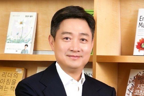 홍범식 LG유플러스 대표이사 사장이 '심플리 유플러스'란 슬로건으로 통신 본업에 집중하겠다는 뜻을 밝혔다. ⓒLG유플러스