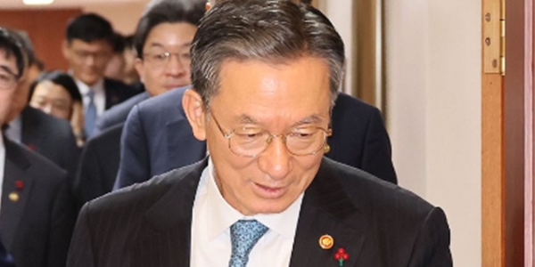 정성호&nbsp;법무부 장관이 13일 서울 종로구 정부서울청사에서 열린 국무회의에 참석하고 있다. ⓒ연합뉴스