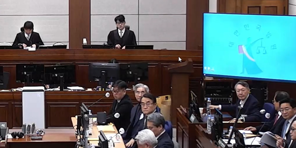 내란 혐의 구형 앞둔 윤석열 전 대통령과 지귀연 서울중앙지법 부장판사. ⓒ 연합뉴스