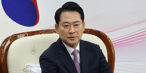 장동혁 국민의힘 대표가 14일 오전 대전시청을 방문하고 이장우 대전시장에게 대전·충남 행정통합 관련 의견을 밝히고 있다. ⓒ뉴스1