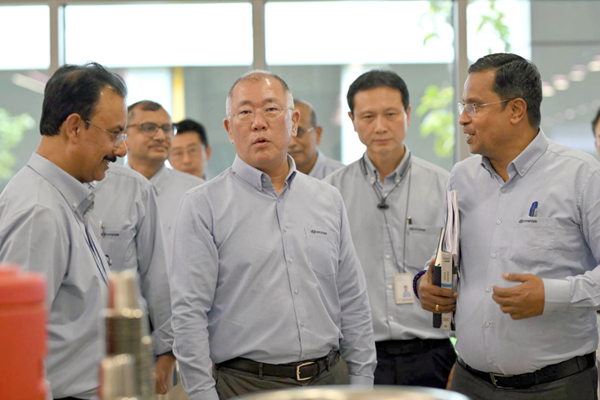 정의선 새해 벽두부터 광폭 글로벌 행보, 열흘간 중국-미국-인도 돌며 현대차그룹의 현재·미래 점검