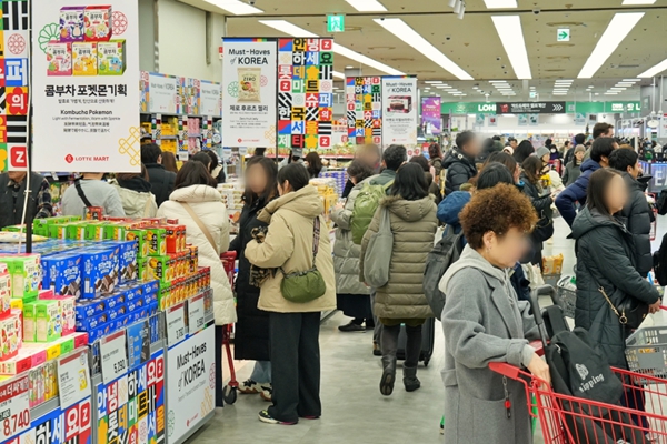 롯데마트의 외국인 관광객 유치 노력이 성과로 이어지고 있다. 사진은 서울 중구에 위치한 롯데마트 제타플렉스 서울역점 매장 전경 ⓒ롯데마트·슈퍼