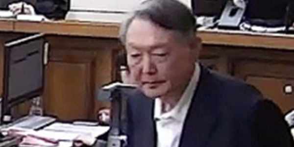 윤석열&nbsp;전 대통령이 16일 오후 서울중앙지방법원에서 열린 특수공무집행방해, 범인도피교사, 직권남용 권리행사방해 혐의 등 사건에 대한 1심 선고 공판에서 징역 5년을 선고받은 뒤 법정을 나서고 있다. ⓒ서울중앙지법