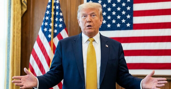 도널드 트럼프 미국 대통령. 사진은 이해를 돕기 위해 AI로 생성한 이미지를 재편집한 것. ⓒ 허프포스트코리아