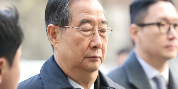 한덕수 전 국무총리가 21일 서울중앙지법에서 열린 1심 선고 공판에 출석하고 있다. ⓒ연합뉴스