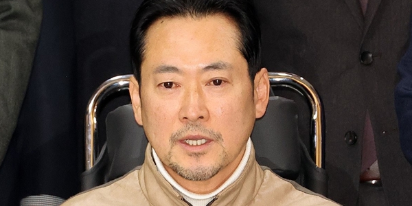 장동혁 국민의힘 대표가 22일 건강 악화로 국회에서 병원으로 이송되기에 앞서 발언하고 있다. ⓒ연합뉴스