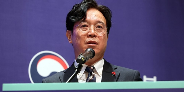 김영훈 고용노동부 장관이 지난 14일 서울 서초구 양재 엘타워에서 열린 현장 감독관과의 대화에서 특강을 하고 있다. ⓒ연합뉴스