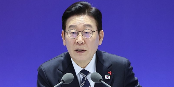 이재명&nbsp;대통령이 22일 울산전시컨벤션센터에서 열린 '울산의 마음을 듣다' 타운홀미팅 간담회에서 발언하고 있다. ⓒ연합뉴스