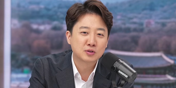 이준석 개혁신당 대표가 채널A '정치시그널'과 인터뷰에서 한동훈 전 대표에게 "지금 상황에서 가장 효율적인 건 서울시장 무소속 출마 선언이다"고 말하고 있다. ⓒ 채널A '정치시그널'