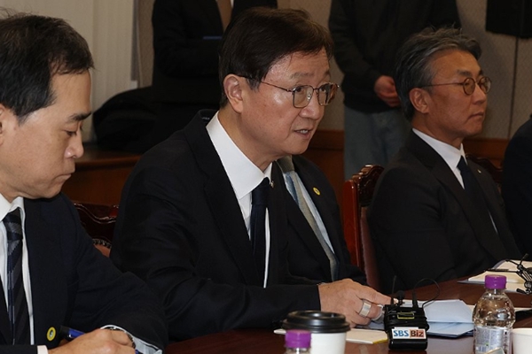 이찬진&nbsp;금융감독원장이 20일 서울 여의도 금감원에서 열린 기관전용 사모펀드(PEF) 운용사 최고경영자(CEO) 간담회에서 발언을 하고 있다. ⓒ연합뉴스