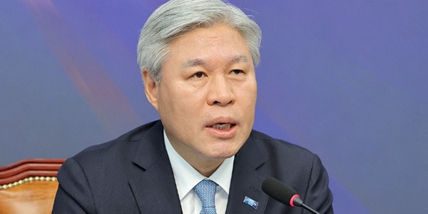 서왕진 조국혁신당 원내대표가 30일 페이스북을 통해 더불어민주당 소속 의원이 국무위원으로 추정되는 인물과 나눈 메시지에서 정청래 민주당 대표와 조국 조국혁신당 대표의 '밀약'이 언급된 것에 강한 불쾌감을 나타냈다. ⓒ연합뉴스