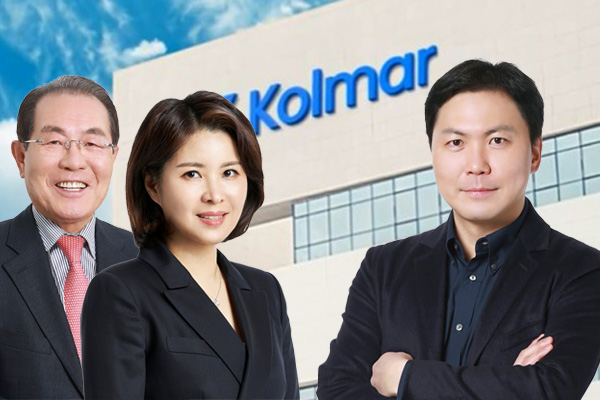 왼쪽부터 윤동한 콜마그룹 회장, 윤여원 콜마비앤에이치 대표이사, 윤상현 콜마홀딩스 대표이사 부회장 ⓒ 그래픽 허프포스트코리아