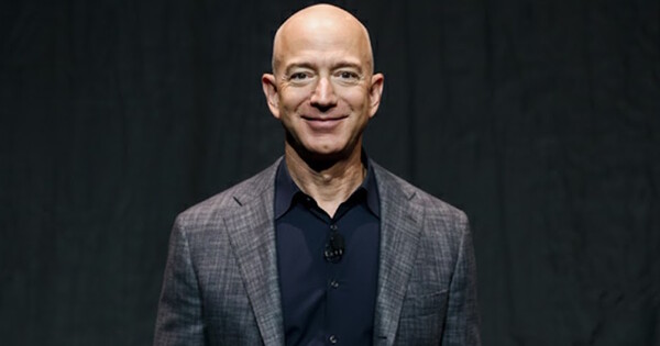 제프 베이조스 아마존 창업자 겸 워싱턴포스트 소유주. 사진은 이해를 돕기위해 AI로 생성한 이미지를 재편집한 것. ⓒ 허프포스트코리아