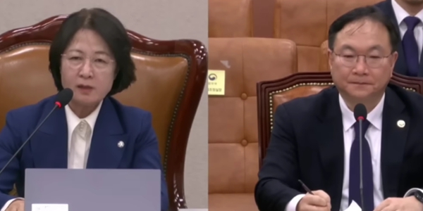 추미애 국회 법제사법위원회 위원장(왼쪽)이 4일 국회 법제사법위원회 전체회의에서 박영재 법원행정처장에게 이재명 대통령 공직선거법 위반 의혹 사건 파기환송 결정 등에 대한 입장을 묻고 있다. ⓒ국회 의사중계시스템 영상 갈무리