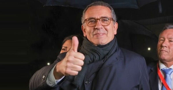 안토니우 조제 세구루 포르투갈 대통령 당선인. 사진은 이해를 돕기 위해 AI로 생성한 이미지를 재편집한 것.