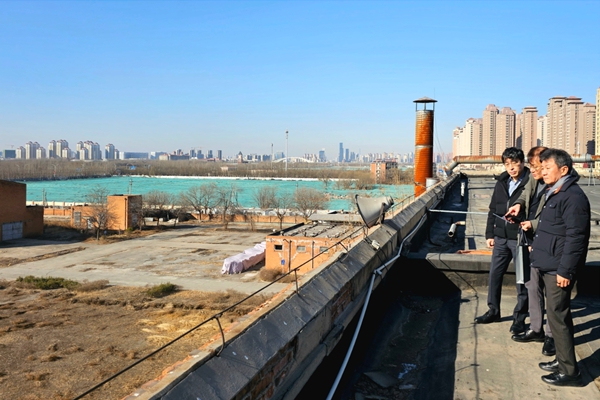 정몽규 HDC그룹 회장(오른쪽)이 중국 사업개발 후보지를 둘러보고 있다. ⓒHDC그룹