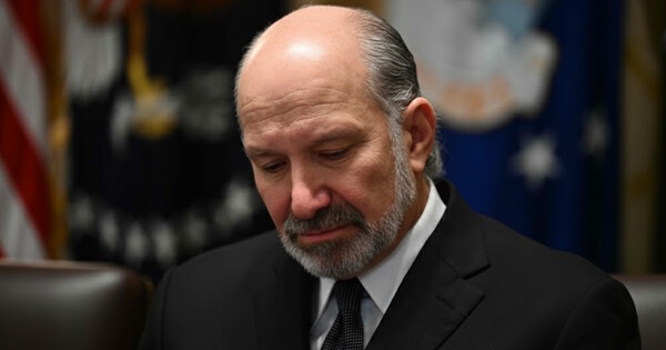 하워드 러트닉 미국 상무장관. 사진은 이해를 돕기 위해 AI로 생성한 이미지를 재편집 한 것.