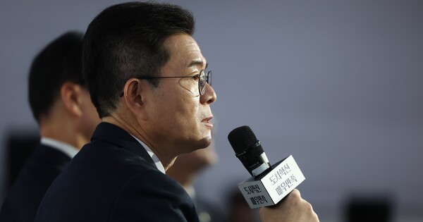 정원오&nbsp;성동구청장이 8일 서울 영등포구 문래동에서 열린 북콘서트에서 서울시장 출마 의사를 밝히고 있다. ⓒ 연합뉴스