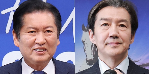 국회에서 11일 열린 최고위원회의에 참석한 정청래 더불어민주당 대표(왼쪽)와 민주당이 제안한 '연대 및 통합을 위한 추진준비위'에 관해 입장을 밝히기에 앞서 넥타이를 고쳐 매는  조국&nbsp;조국혁신당 대표. ⓒ연합뉴스