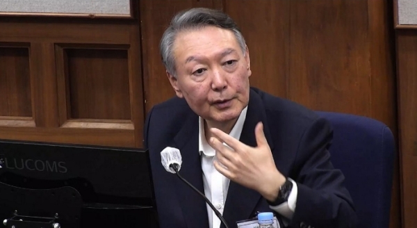 윤석열 전 대통령이 2025년 12월29일 서울 서초구 서울중앙지법에서 열린 내란 우두머리 혐의 속행 공판에 출석해 발언하고 있다.&nbsp; ⓒ 서울중앙지법