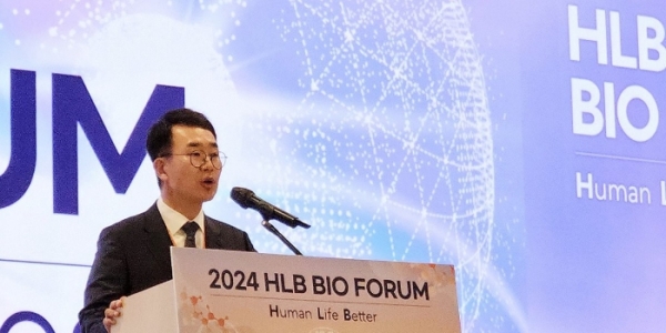 진양곤&nbsp;HLB 회장이 2024년 5월23일 서울 송파구 소피텔 앰배서더 서울에서 열린 '제2회 HLB바이오포럼'에서 개회사를 하고 있다. ⓒ 연합뉴스