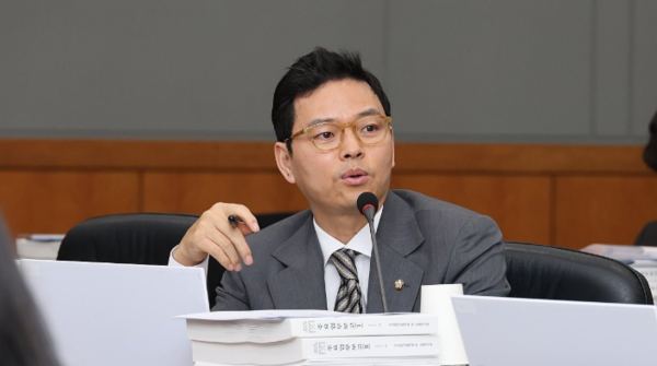 박정훈 국민의힘 의원(사진)이 24일 오전 라디오에 나와 "장동혁 대표는 사퇴하고 한동훈 전 대표는 복당시켜야 한다"고 주장했다. ⓒ연합뉴스