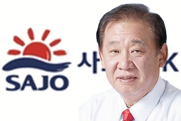 주진우 사조그룹 회장이 2024년 인수합병한 두 개의 회사에서 성적표가 엇갈리고 있다. ⓒ그래픽 허프포스트코리아