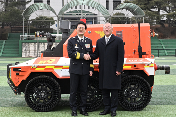 [허프 사람&말] 정의선 현대차그룹 회장은 고열·연기 속 소방관들의 희생이 늘 맘에 걸렸다 : 무인 소방로봇의 탄생