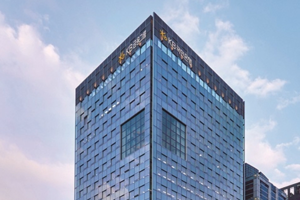 &nbsp;KB금융지주 사외이사후보추천위원회는 25일&nbsp; 올해 3월 정기 주주총회에 제안할 사외이사 후보로 신임 1명과 중임 4명의 명단을 발표했다. ⓒKB금융지주